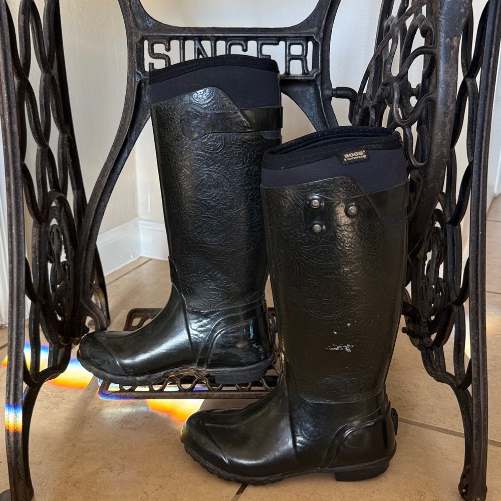 Bogs Rider Emboss  Waterproof Boots Women’s Size 7
Black - Picture 3 of 7